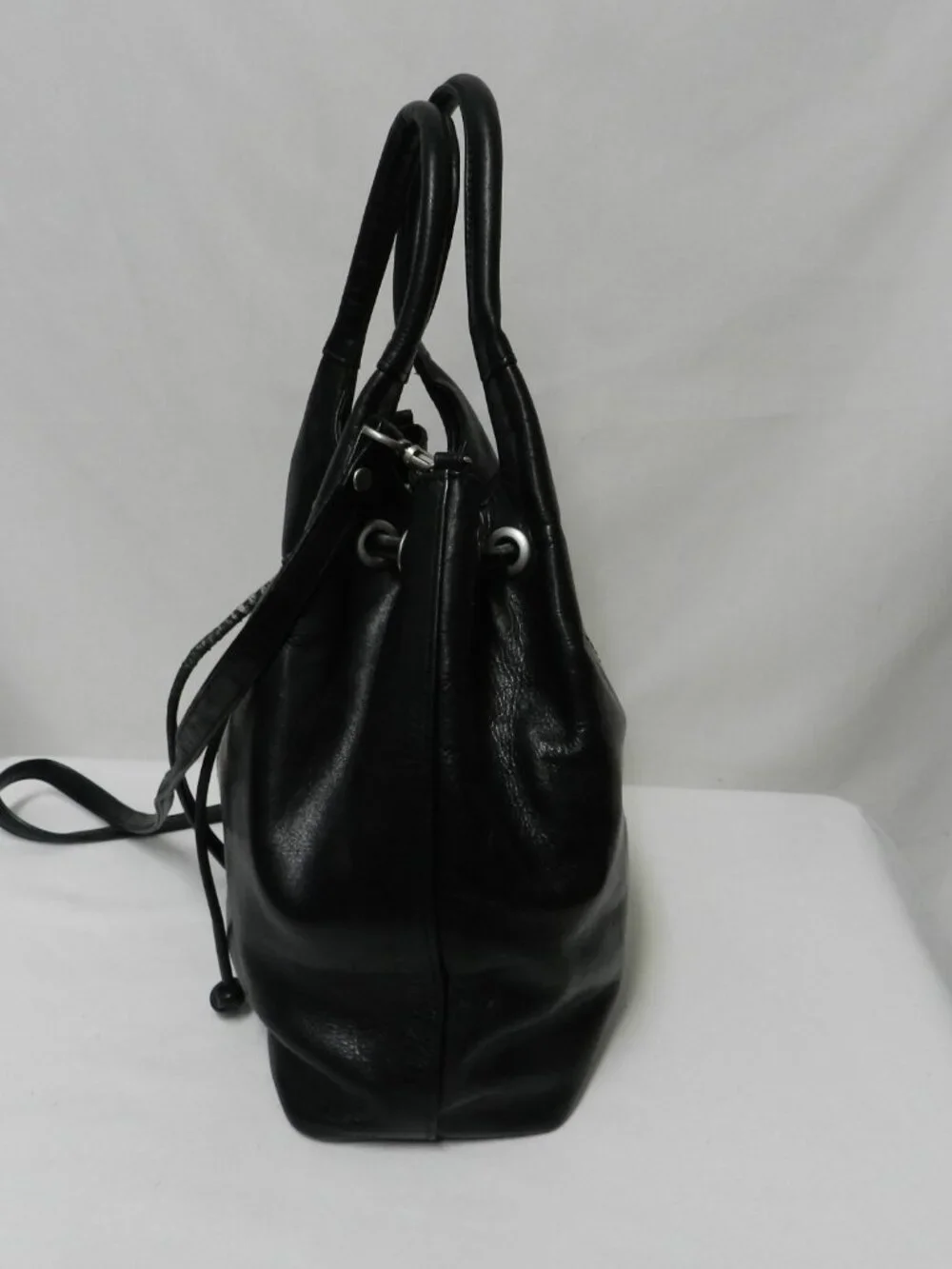 Crossing Pointe Vintage Leather drawstring bucket shoulder bag purse satchel